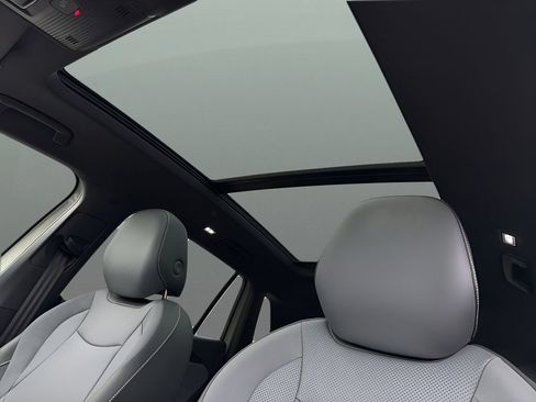 New 2026 Volkswagen Tiguan SE R-Line AWD/4WD image 19