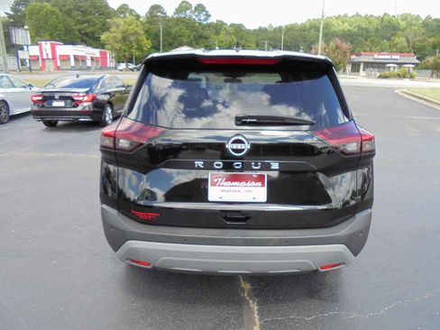 Used 2023 Nissan Rogue S image 4