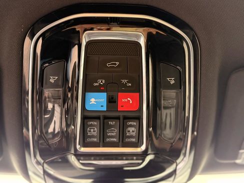 Used 2024 Jeep Grand Cherokee Summit w/ Advanced Protech Group IV AWD/4WD image 38