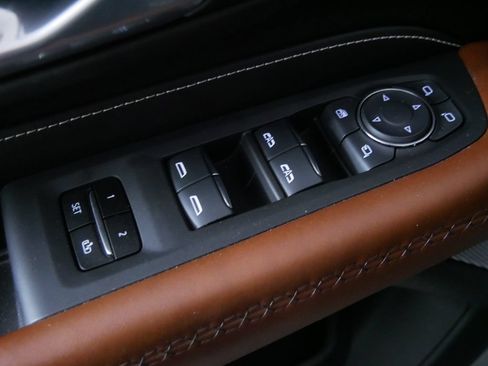 Used 2024 GMC Yukon Denali Ultimate AWD/4WD image 13