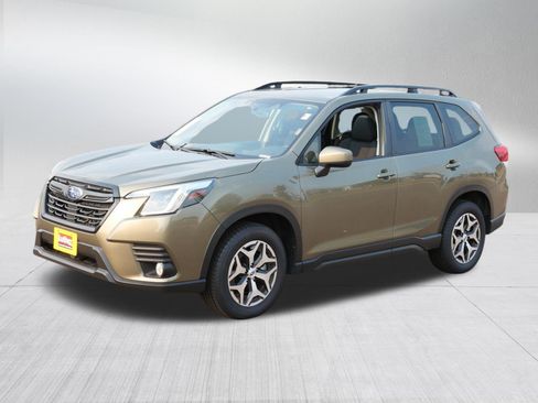 Used 2023 Subaru Forester Premium AWD/4WD image 3