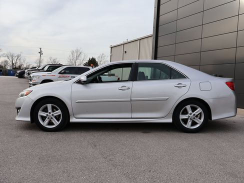Used 2013 Toyota Camry SE image 2