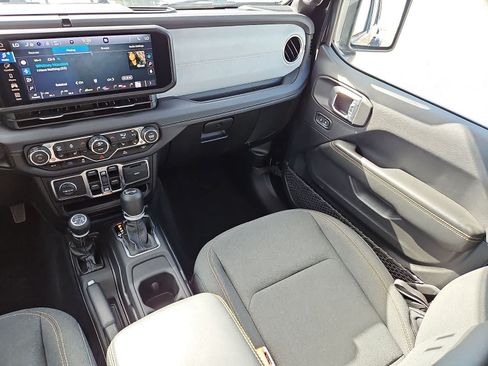 Used 2025 Jeep Wrangler Unlimited Sahara AWD/4WD image 12