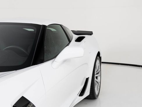 Used 2015 Chevrolet Corvette Z06 w/ 3LZ Preferred Equipment Group image 59
