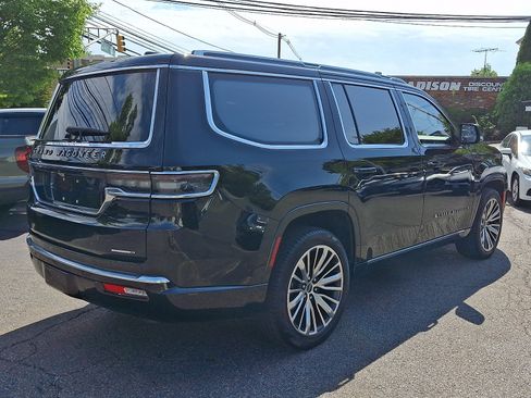 Used 2024 Jeep Grand Wagoneer Series III w/ HD Trailer Tow Package AWD/4WD image 4