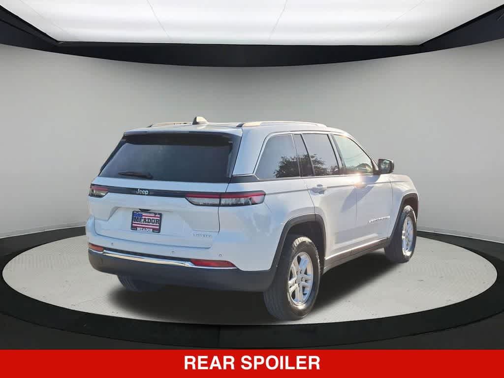 Used 2024 Jeep Grand Cherokee Laredo RWD image 7