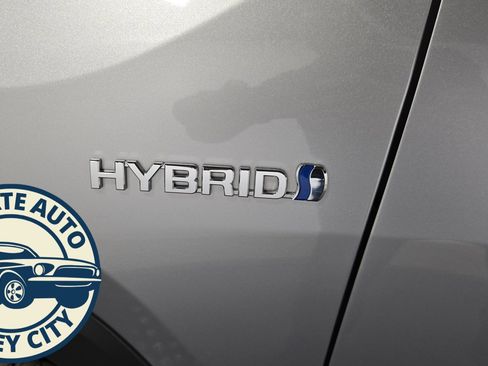 Used 2020 Toyota RAV4 XLE image 23