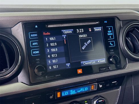 Used 2017 Toyota Tacoma Limited image 27