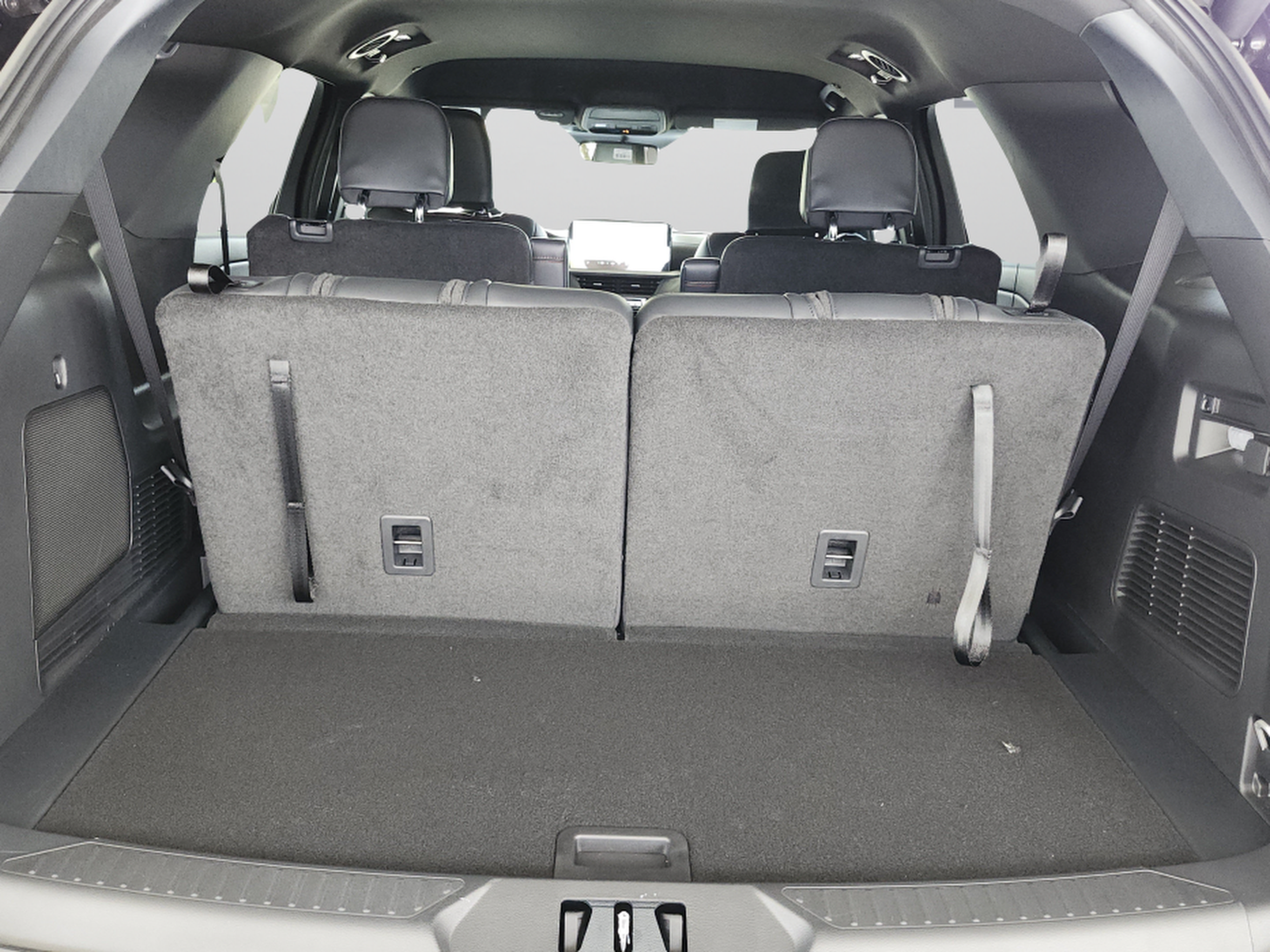 New 2026 Ford Explorer ST-Line w/ ST-Line Street Pack RWD image 28