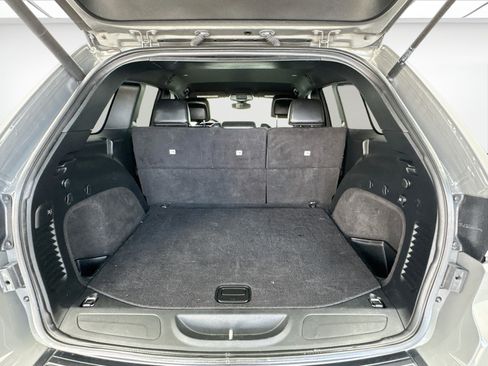 Used 2019 Jeep Grand Cherokee Altitude RWD image 17