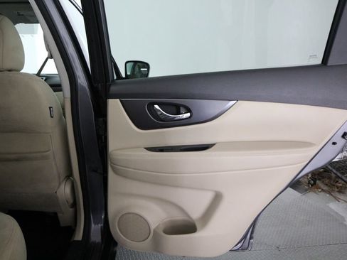 Used 2016 Nissan Rogue S w/ Appearance Package FWD image 33