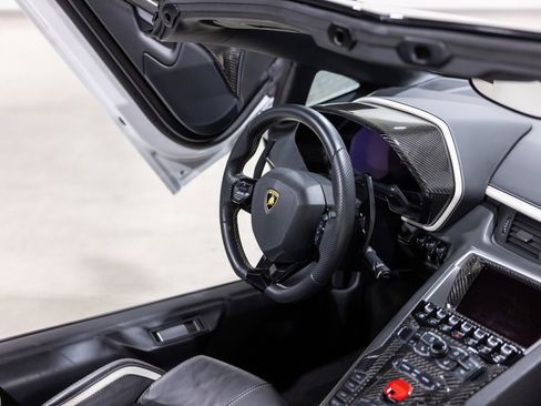 Used 2019 Lamborghini Aventador S image 42