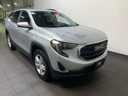 Used 2021 GMC Terrain SLE w/ Driver Convenience Package image 3
