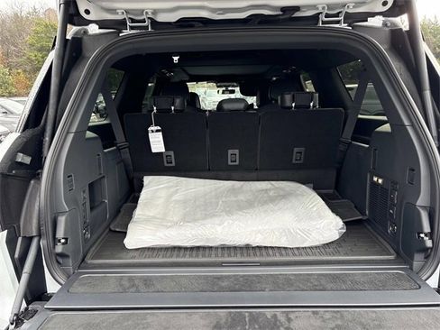 New 2025 Lincoln Navigator L Reserve w/ Jet Appearance Package image 12