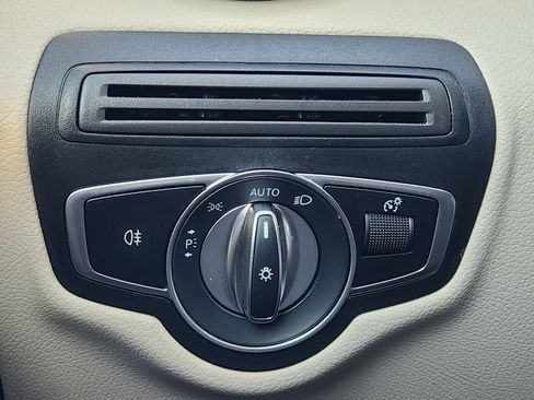 Used 2022 Mercedes-Benz GLC 300 GLC 300 w/ Premium Package Lite image 22