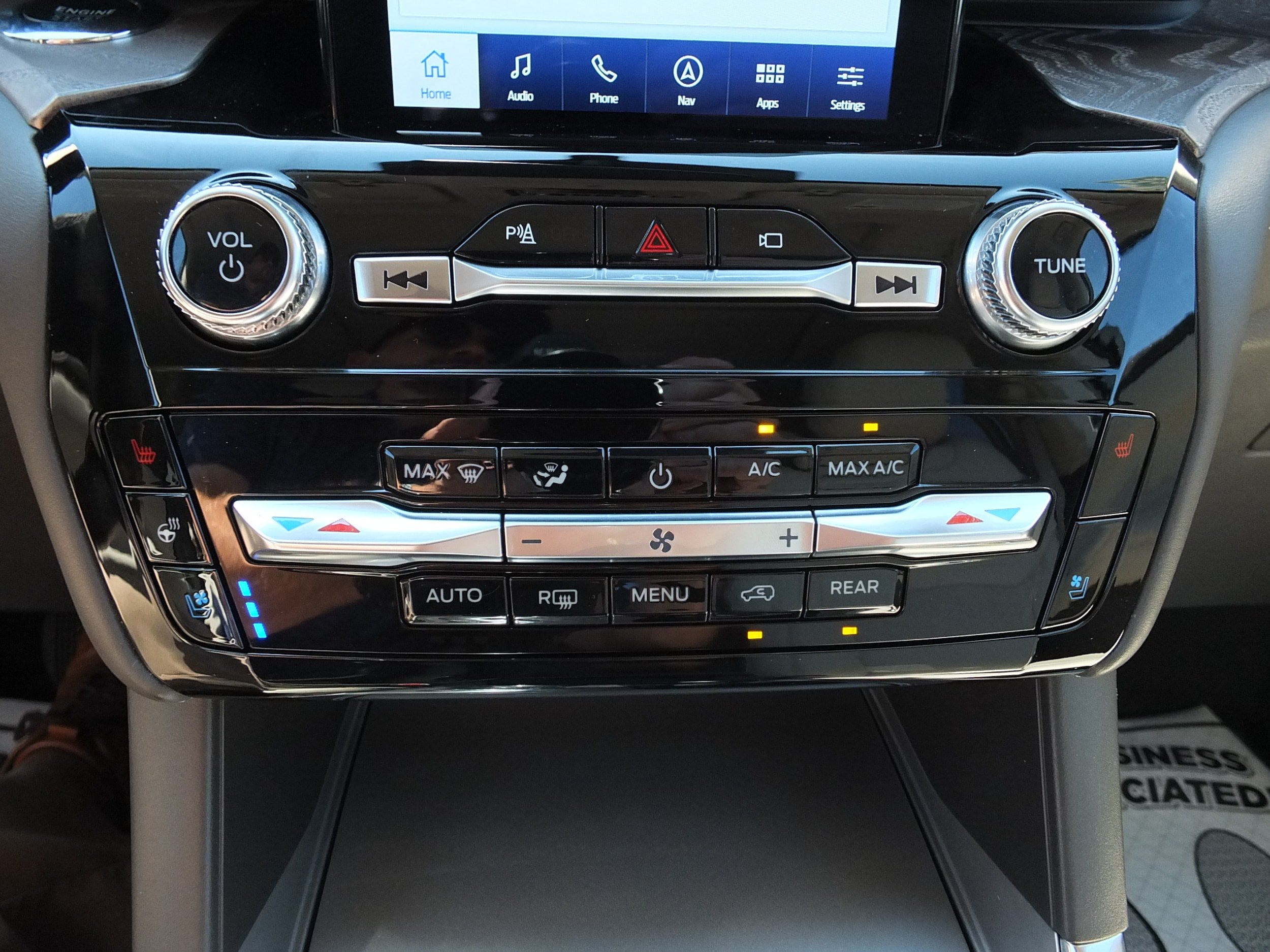 Used 2022 Ford Explorer Platinum w/ Technology Package AWD/4WD image 30