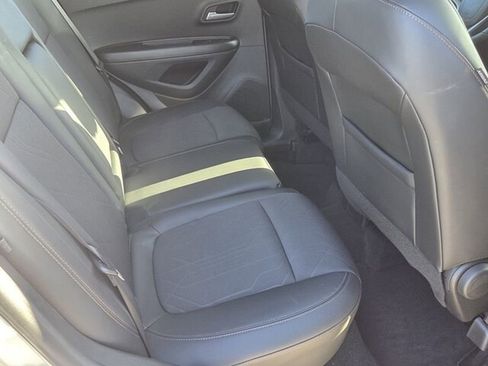 Certified 2022 Chevrolet Trax LT w/ LT Convenience Package image 12