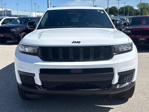 Used 2024 Jeep Grand Cherokee L Laredo AWD/4WD image 3