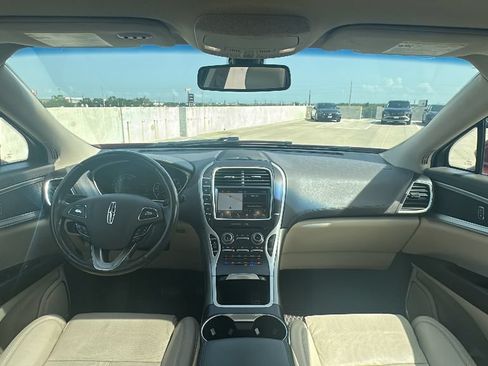 Used 2017 Lincoln MKX Reserve w/ Lincoln MKX Climate Package FWD image 24