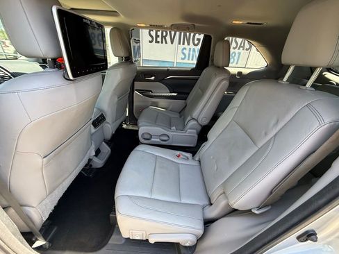 Used 2014 Toyota Highlander Limited FWD image 8