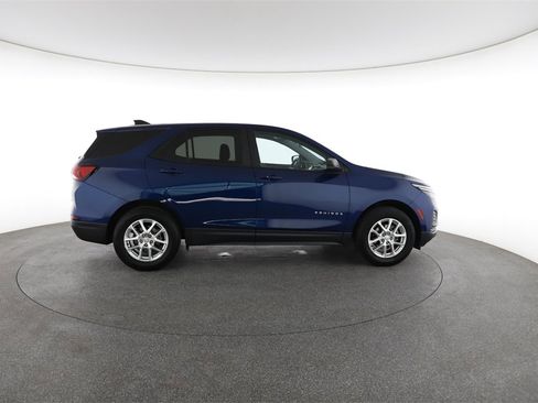Used 2022 Chevrolet Equinox LS w/ LS Convenience Package image 14
