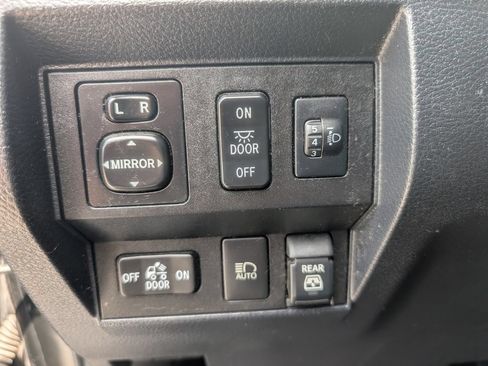 Used 2019 Toyota Tundra SR5 w/ SR5 Upgrade Package RWD image 12
