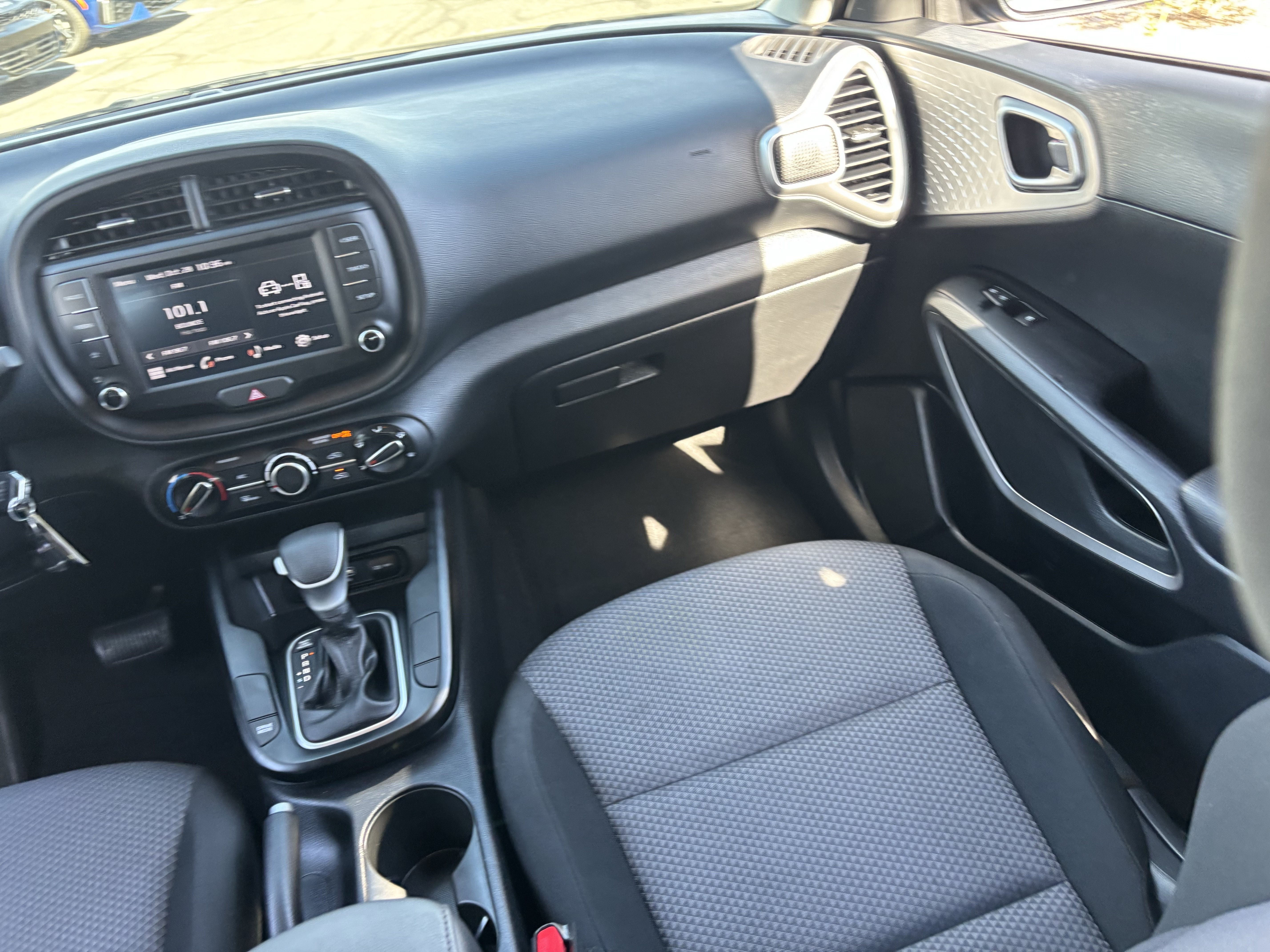 Certified 2025 Kia Soul LX w/ LX Technology Package FWD image 14