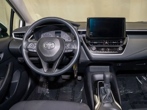 Used 2025 Toyota Corolla LE image 2