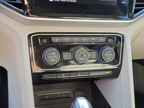 Used 2023 Volkswagen Atlas SEL AWD/4WD image 29