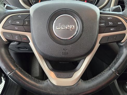 Used 2016 Jeep Cherokee Limited image 26