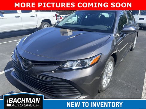 Used 2019 Toyota Camry LE image 4