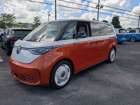 Used 2025 Volkswagen ID. Buzz 1st Edition w/ Cupholders Package RWD image 7