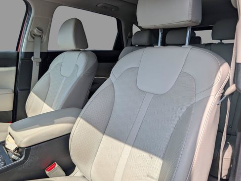 Used 2025 Kia Sorento S w/ Panoramic Sunroof Package FWD image 12