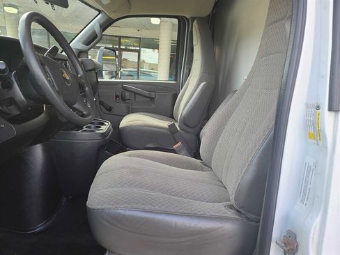 Used 2018 Chevrolet Express 4500 Extended w/ Driver Convenience Package image 9