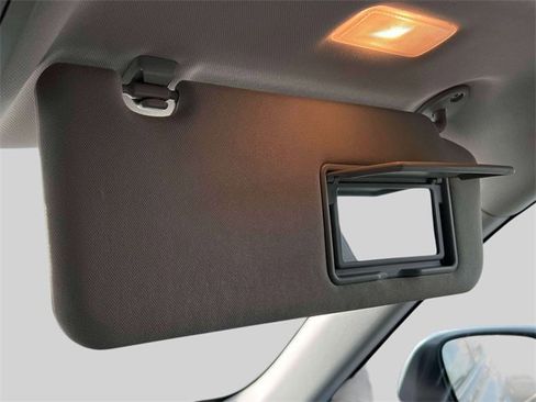 Used 2021 Toyota Highlander LE image 28