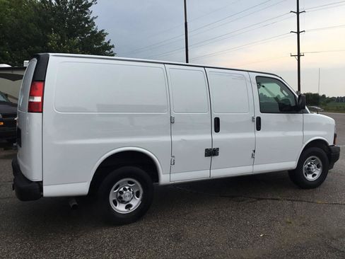 Used 2019 Chevrolet Express 2500 w/ Driver Convenience Package RWD image 5