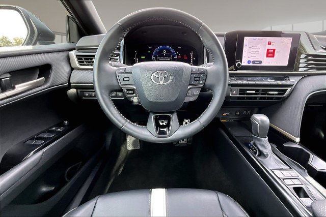 Used 2025 Toyota Camry SE w/ Convenience Package FWD image 8