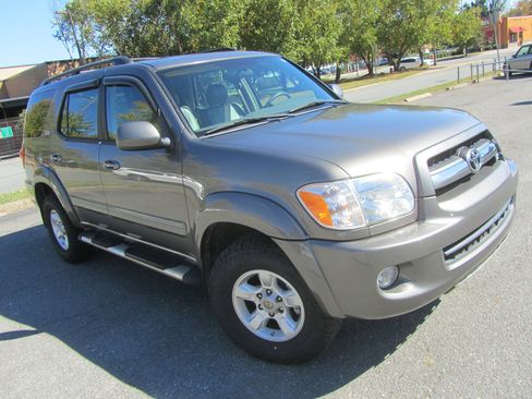 Used 2006 Toyota Sequoia SR5 image 4