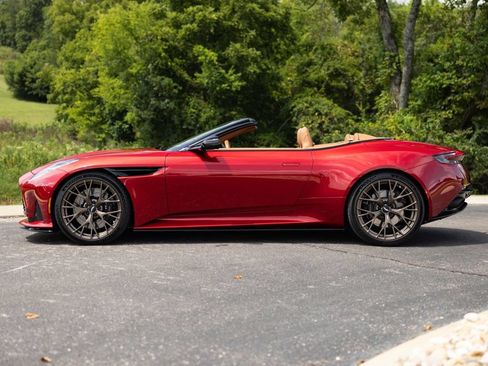 Used 2025 Aston Martin DB12 Convertible RWD image 3