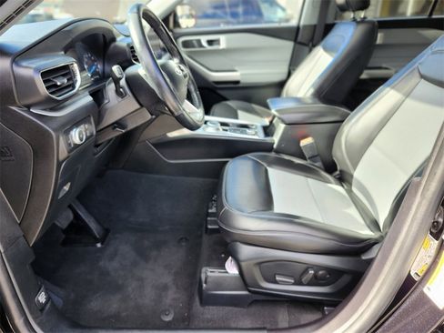 Certified 2022 Ford Explorer XLT w/ Equipment Group 202A image 19