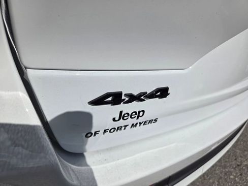 New 2026 Jeep Grand Cherokee Summit w/ Obsidian Package image 11