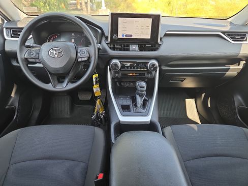 Used 2023 Toyota RAV4 LE AWD/4WD image 23