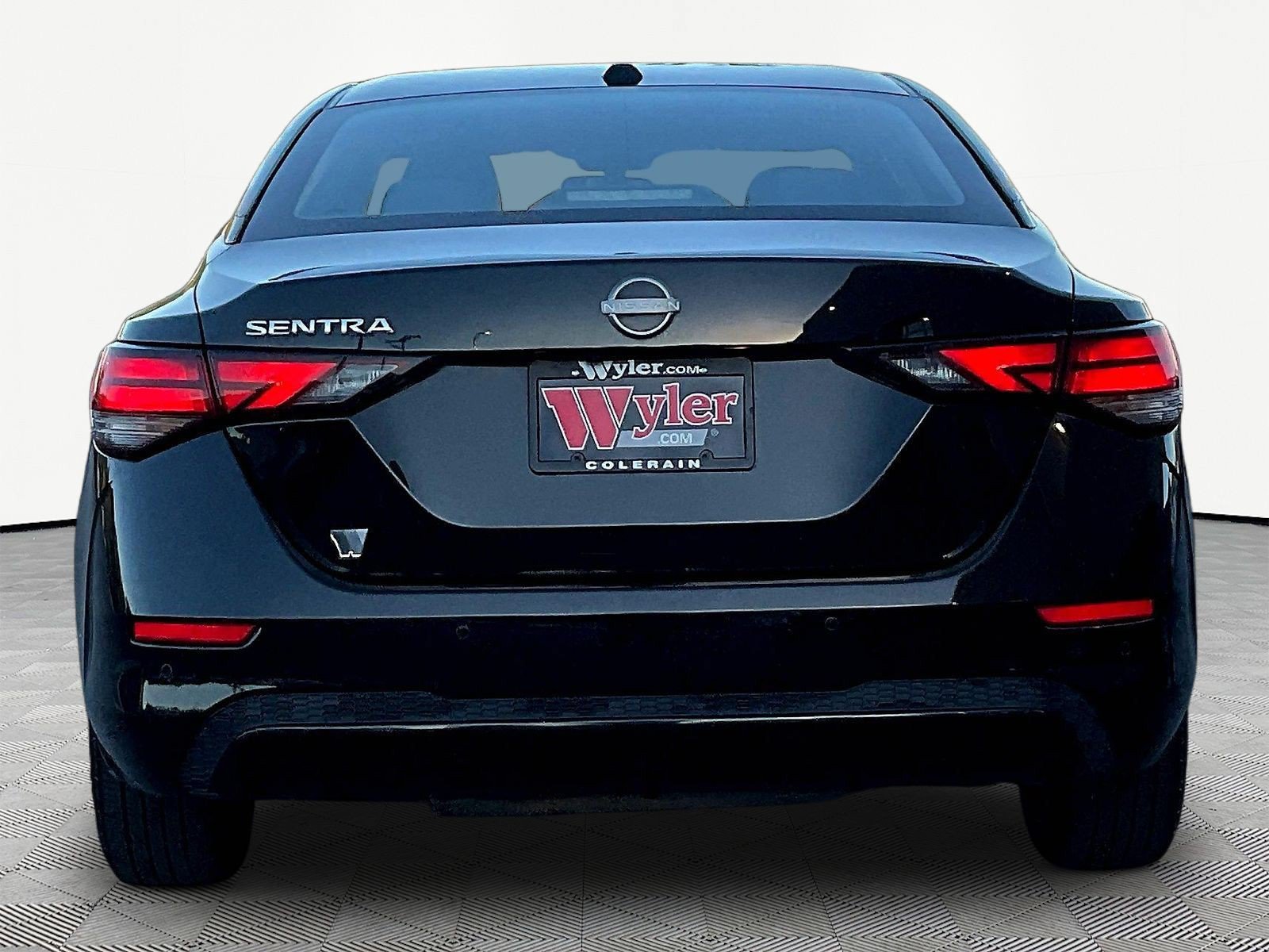 Used 2025 Nissan Sentra SV FWD image 5