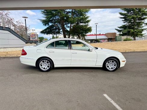 Used 2005 Mercedes-Benz E 320 Sedan image 4