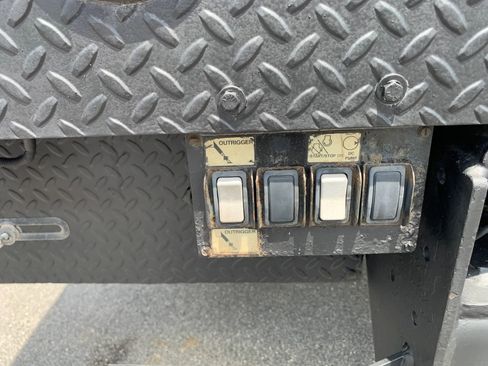 Used 2013 Ford F550 2WD Regular Cab Super Duty w/ Payload Upgrade Pkg image 32