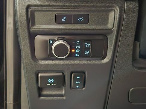 Used 2022 Ford Expedition XLT image 43