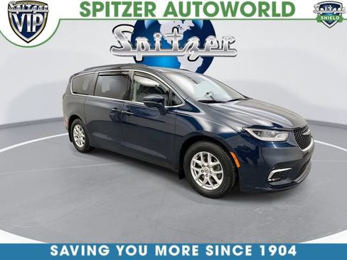 Used 2022 Chrysler Pacifica Touring-L FWD image 3