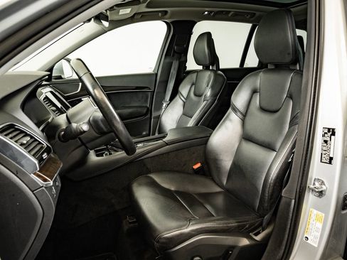 Used 2018 Volvo XC90 T6 Momentum w/ Momentum Plus Package AWD/4WD image 22