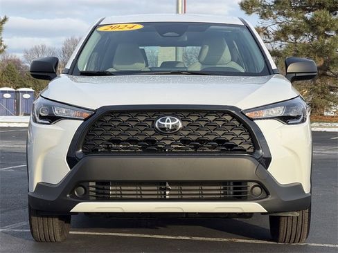 Used 2024 Toyota Corolla Cross L image 9