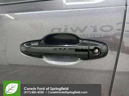 Used 2016 Toyota Tacoma Limited image 19